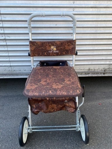 シルバーカー　歩行車　押し車　新品