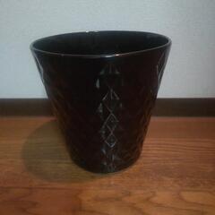 黒い陶器鉢（ダイヤ柄）