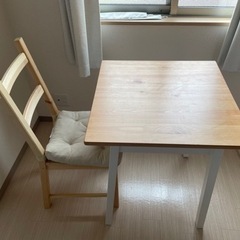 IKEA 机＋椅子(クッション付き)