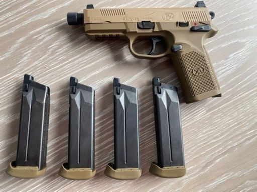 FNX-45タクティカル　ガスブローバック　マガジン4つ付き