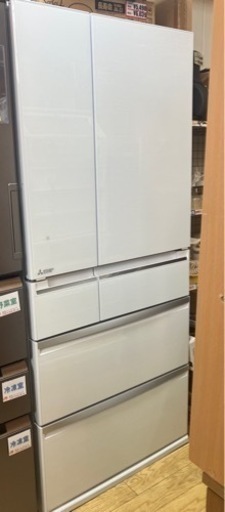 8/10値下げしました⭐️人気⭐️ 2017年製　MITSUBISHI 三菱　700L冷蔵庫　MR-WX70C-W 自動製氷/ガラストップ/大容量ファミリー冷蔵庫　NO.601