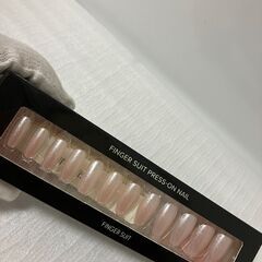 【中古コスメ品】ネイルチップ　薄ピンク