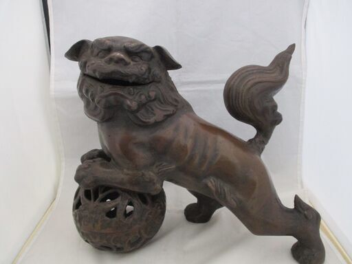 [769A]玉乗り獅子　魔除け　唐獅子　シーサー　狛犬　置物　鉄製　金属工芸