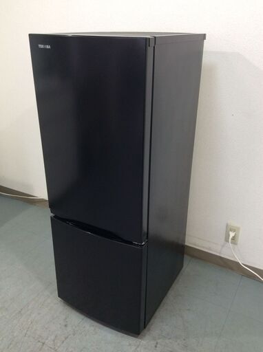 （5/18受渡済）YJT8715【TOSHIBA/東芝 2ドア冷蔵庫】美品 2022年製 GR-T15BS-K 家電 キッチン 冷蔵冷凍庫 右開き 153L