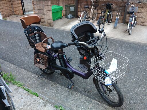 ｄ45土日もお子様と土足のまま、いろいろなタイプの電動自転車のご試乗可能です。  ️電動自転車・リサイクル専門店　　ご試乗をしてから、ご購入できます。  ２０インチ、チャイルドシート、２人乗り、３人乗り、１人乗り電動自転車  バカ良心的な電動自転車屋１００日間・安心の無料点検・️無料交換保証サービス付き  後ろチャイルドシートを大きめのかごに変更のオプション無料です。  バッテリーは新品の９０％以上の性能です。  １回の充電で３０Ｋｍ