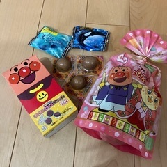 お菓子たくさんあります