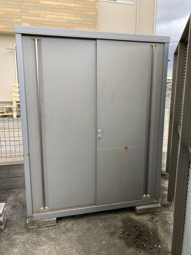 イナバ中型物置　中古