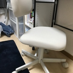 椅子　高さ調節できます