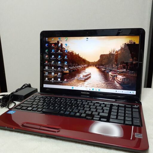 TOSHIBA　dynabook　15インチ　i5　8GB　SSD（256）　カメラ　Wi-Fi　ブルーレイ　テンキー　Windows11