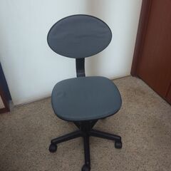 無料⭐古いオフィス用の椅子！動きはスムーズ