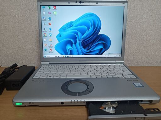 オフィス使えます。Let's note CF-SV/DVD付き第８世代/メモリ 8GB/SSD 256GB/12.1型 /