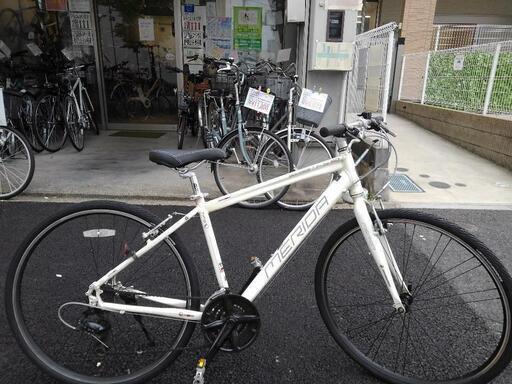 中古自転車３０１６ 前後タイヤ新品！　２０１３年モデル　メリダ　CROSSWAY　TFS50R　AMW5463　７００×３５C　３×７段ギヤ　アルミフレーム　ワイヤー錠　ライトは付属していません　フレームサイズ４６０㎜　身長１６０㎝から１８０㎝