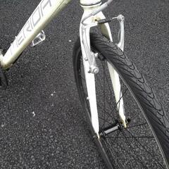 中古自転車３０１６ 前後タイヤ新品！　２０１３年モデル　メリダ　CROSSWAY　TFS50R　AMW5463　７００×３５C　３×７段ギヤ　アルミフレーム　ワイヤー錠　ライトは付属していません　フレームサイズ４６０㎜　身長１６０㎝から１８０㎝