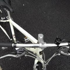 中古自転車３０１６ 前後タイヤ新品！　２０１３年モデル　メリダ　CROSSWAY　TFS50R　AMW5463　７００×３５C　３×７段ギヤ　アルミフレーム　ワイヤー錠　ライトは付属していません　フレームサイズ４６０㎜　身長１６０㎝から１８０㎝