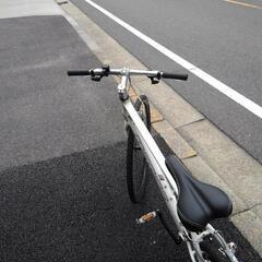 中古自転車３０１６ 前後タイヤ新品！　２０１３年モデル　メリダ　CROSSWAY　TFS50R　AMW5463　７００×３５C　３×７段ギヤ　アルミフレーム　ワイヤー錠　ライトは付属していません　フレームサイズ４６０㎜　身長１６０㎝から１８０㎝