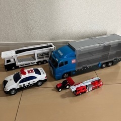 おもちゃ トミカ　トラック　キャリアカー　パトカー　