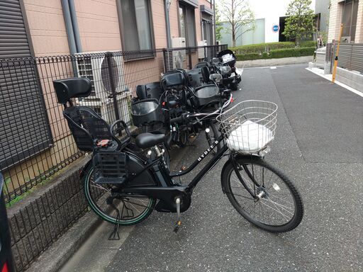 ｄ46土日もお子様と土足のまま、いろいろなタイプの電動自転車のご試乗可能です。  ️電動自転車・リサイクル専門店　　ご試乗をしてから、ご購入できます。  ２０インチ、チャイルドシート、２人乗り、３人乗り、１人乗り電動自転車  バカ良心的な電動自転車屋１００日間・安心の無料点検・️無料交換保証サービス付き  後ろチャイルドシートを大きめのかごに変更のオプション無料です。  バッテリーは新品の９０％以上の性能です。  １回の充電で３０