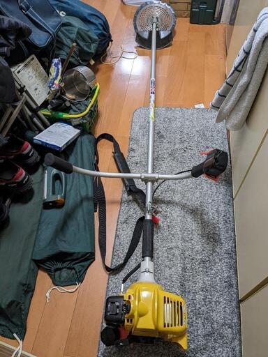 【取引中】エンジン式草刈り機　替刃付