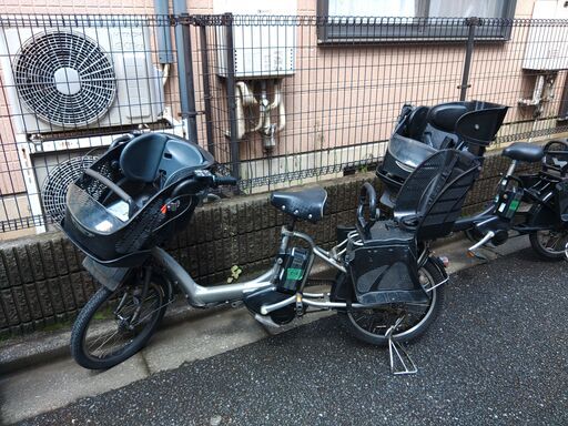 ｄ47土日もお子様と土足のまま、いろいろなタイプの電動自転車のご試乗可能です。  ️電動自転車・リサイクル専門店　　ご試乗をしてから、ご購入できます。  ２０インチ、チャイルドシート、２人乗り、３人乗り、１人乗り電動自転車  バカ良心的な電動自転車屋１００日間・安心の無料点検・️無料交換保証サービス付き  後ろチャイルドシートを大きめのかごに変更のオプション無料です。  バッテリーは新品の９０％以上の性能です。  １回の充電で３０