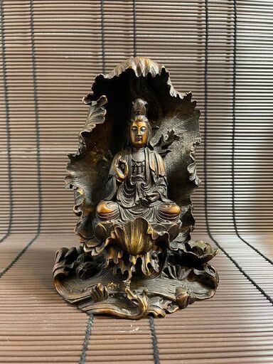 『観音菩薩』蓮の葉　 在銘　仏像　銅製　15cm