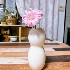 【撮影備品】ユニークなフォルムの花瓶