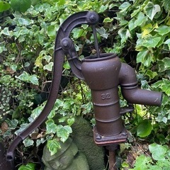 昔の井戸ポンプ手動式、戦前、ガーデニング
