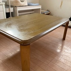 テーブル　家具  