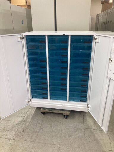 中古　美品　コクヨ　鍵付きトレーキャビネット　扉付 鍵付　レターケース　3列　11段　クリアキャビネット　書類入れ　A4 深型　EDIA(エディア)シリーズ BWU-SPA259SAWNN オフィスキャビネット・収納家具 　ホワイト　愛知　一宮市　名古屋市 稲沢市　江南市　岐阜　羽島市　各務ヶ原市　岐阜市　三重　グッドプライス一宮