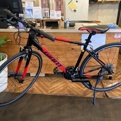 【GIANT CROSTAR前後タイヤ新品！ 】アルミフレーム　2×8速　700×28cクロスバイク　ブラック×レッド
