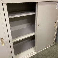 コクヨ 引き違い書庫 上下セット 中古 (ハット) 三郷のオフィス用家具《キャビネ》の中古あげます・譲ります｜ジモティーで不用品の処分