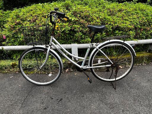 リサイクルショップどりーむ鹿大前店　No1400　自転車　26インチ　ギア切替OK　ライト付き　カゴ付き　シルバー