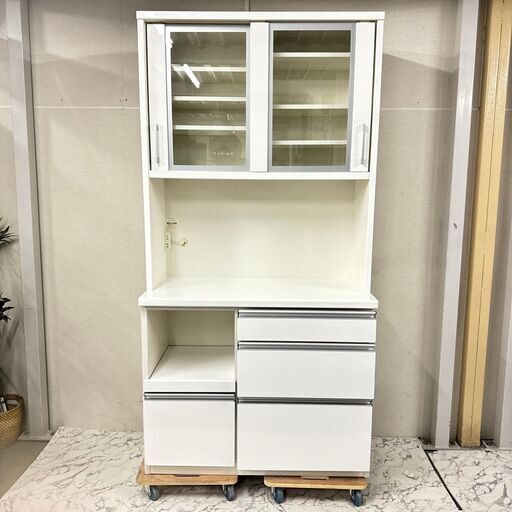 17382  松田家具 2枚ガラス扉 キッチンボード 食器棚  ◆大阪市内・東大阪市他 5,000円以上ご購入で無料配達いたします！◆ ※京都・高槻・枚方方面◆神戸・西宮・尼崎方面◆生駒方面、大阪南部方面　それぞれ条件付き無料配送あり！