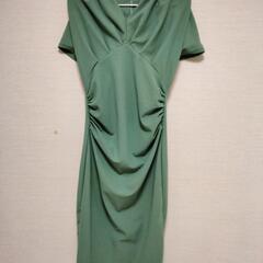 グリーン　タイトワンピ　ドレス