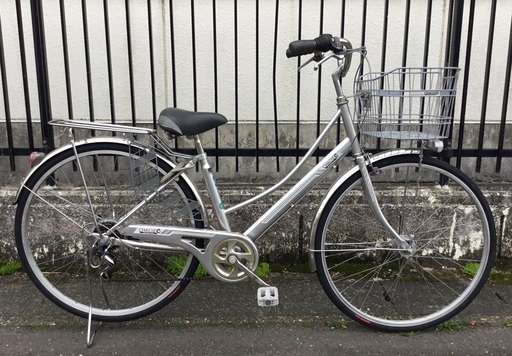 ＜整備済・美品車＞シティサイクル 27インチ自転車・シルバー LEDオートライト・外装6段変速 鍵付き・タイヤ、チェーン新品交換済