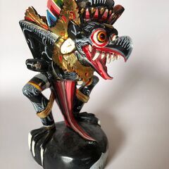 神鳥ガルーダの木彫り人形（インドネシア）