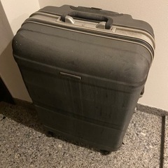 緊急　スーツケース