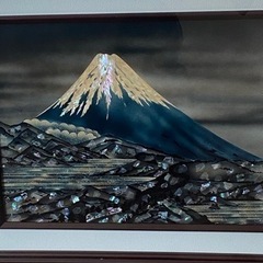 富士山の螺鈿が美しい
骨董品、絵画