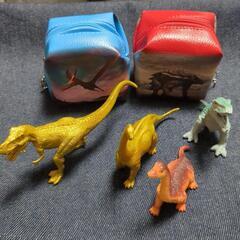 恐竜オモチャ