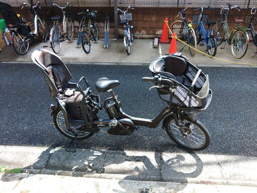 ｄ48土日もお子様と土足のまま、いろいろなタイプの電動自転車のご試乗可能です。  ️電動自転車・リサイクル専門店　　ご試乗をしてから、ご購入できます。  ２０インチ、チャイルドシート、２人乗り、３人乗り、１人乗り電動自転車  バカ良心的な電動自転車屋１００日間・安心の無料点検・️無料交換保証サービス付き  後ろチャイルドシートを大きめのかごに変更のオプション無料です。  バッテリーは新品の９０％以上の性能です。  １回の充電で３０