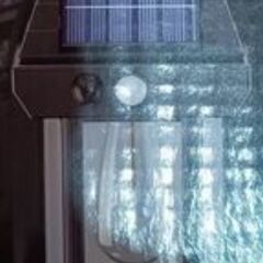 ソーラーセンサーライト　光＆人感センサー　太陽光発電　屋外…