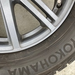 スタッドレスタイヤ　ホイル付4本　215-65-16