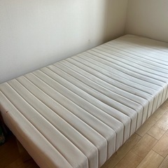 
シングルベッド