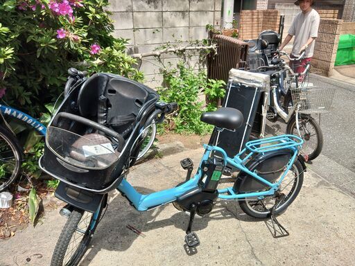 ｄ49土日もお子様と土足のまま、いろいろなタイプの電動自転車のご試乗可能です。  ️電動自転車・リサイクル専門店　　ご試乗をしてから、ご購入できます。  ２０インチ、チャイルドシート、２人乗り、３人乗り、１人乗り電動自転車  バカ良心的な電動自転車屋１００日間・安心の無料点検・️無料交換保証サービス付き  後ろチャイルドシートを大きめのかごに変更のオプション無料です。  バッテリーは新品の９０％以上の性能です。  １回の充電で３０