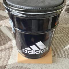 adidas 缶