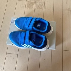 アディダス運動靴１８.5センチ