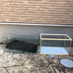 水槽　2台　ガラスとプラスチック