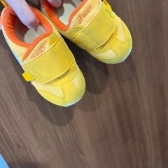 アシックス　asics スニーカー　子供