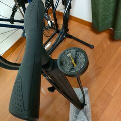 5000円値下げしました【室内保管3点】KHODAABLOOMクロスバイク＋自転車ディスプレイスタンド＋高圧空気入れ（仏式/米式/英式） 5000円値下げしました【室内保管3点】KHODAABLOOMクロスバイク＋自転車