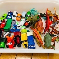 こども玩具一式(恐竜、電車、車等)