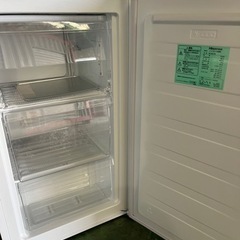 値下げしました。Hisense  ノンフロン冷凍庫 HF-A61W 2022年製